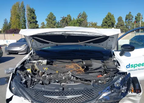 2024 Chrysler Voyager Lx из США, поврежденный, VIN 2C4RC1CG1RR194019